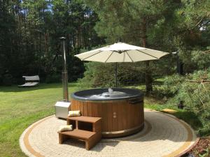 Deluxe Holiday Zdrojowa -Willa typu Alpejskiego w Borach Tucholskich-Całoroczna Balia z jacuzzi-Prywatny las i strumyk -Duża Wiata grillowa