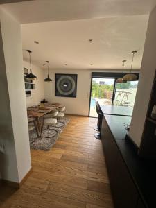 Villas Maison avec piscine proche de Paris : photos des chambres