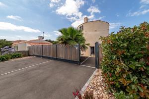 Maisons de vacances Gite La Tourette - Charme atypique : Maison 2 Chambres