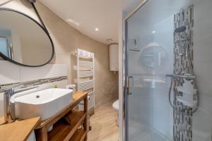 Maisons de vacances Gite La Tourette - Charme atypique : photos des chambres