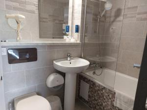 Hotels Brit Hotel Bosquet Carcassonne Cite : Chambre Double Standard