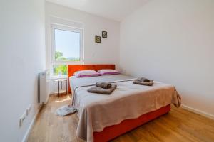 Modern Apartment With Balcony And Garage - Happy Rentals