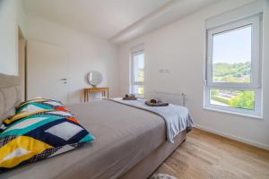 Modern Apartment With Balcony And Garage - Happy Rentals