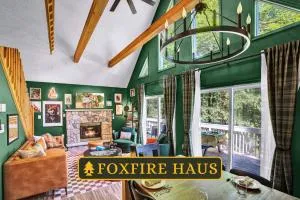 New Foxfire Haus - Modern - Hot tub Pet-friendly - Blakeslee