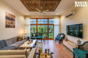 StayVista at The Oakridge 4BR in Chamba with Jacuzzi, nearby activities at Khajjiar Mini Switzerland of India