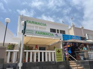 Beach, shopping a few meters away