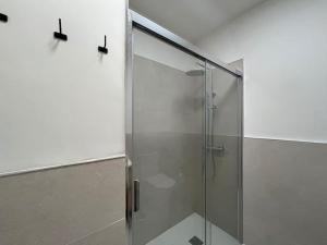 Beach, shopping a few meters away