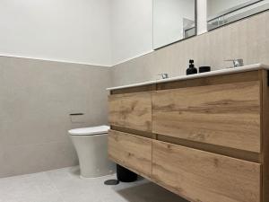 Beach, shopping a few meters away