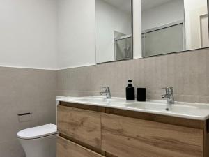 Beach, shopping a few meters away