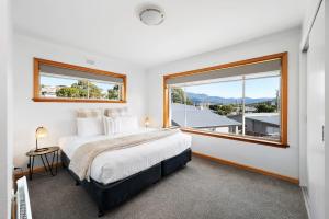 Residence at 165 Great for large groups Sleeps 11