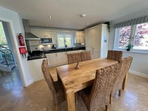 Trewhiddle Retreat V29 by Together Travel - Luxury 4-Bedroom Villa