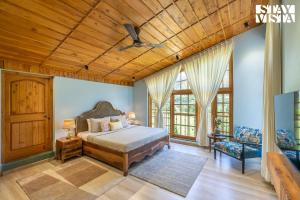 StayVista at The Oakridge 4BR in Chamba with Jacuzzi, nearby activities at Khajjiar Mini Switzerland of India