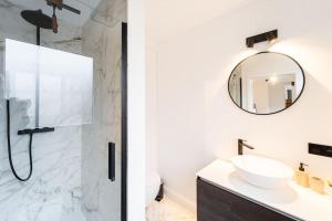 Your Antwerp Adventure Sleeps 4