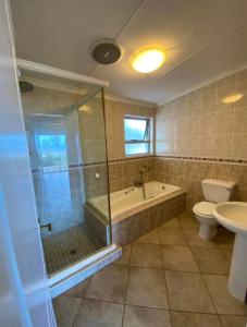 Cozy Coastal Retreat