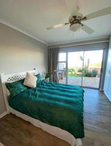 Cozy Coastal Retreat