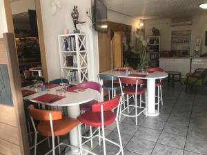 Hotels Hotel Couleurs Sud Centre-ville Gare Charleville-Mezieres : photos des chambres
