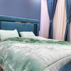 شقة فندقية مفرشة بالكامل 200م2 بارقي مكان عباس العقاد مدينة نصر