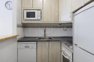 Charming 2-Bedroom Apartment with Terraces & Pool in Torrequebrada