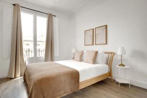 Blueground El Born furnished equipped BCN-34