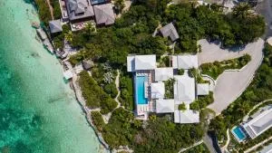 Reef Tides Luxury Beach House - Turtle Cove