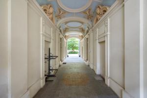 Wilcza City Centre Chic Apartment by BookingHost