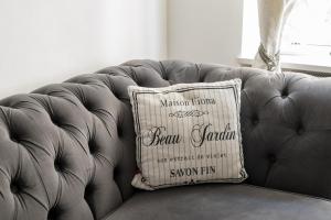 Wilcza City Centre Chic Apartment by BookingHost