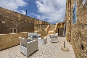 Room 3 - family room x 3 by Solea