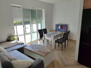 Apartament przy przystani - 米利奇