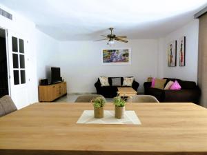 Selecta Family by the Sea