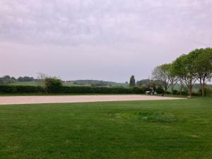 Villas Maison de vacances avec piscine chauffee, jacuzzi et jardin prive - proche circuit des 24h du Mans : photos des chambres