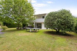 Villas 1ere ligne sur le golf piscine, clim, barbecue : Villa
