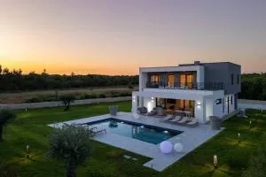 New! Luxury Villa Epic 5 - 50 m2 heated pool - 尤尔希奇