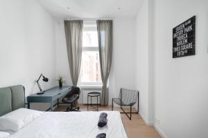Central Apartments Lodz - 13 People - 3 Bedroom Apartment - City Center -GN56