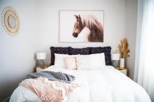 Rustling Oaks NZ Boho Pool House - Tamahere