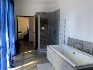Villas Calme et confort dans un ecrin de verdure : photos des chambres