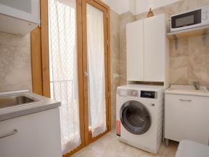 Piazza San Domenico Central Apt near the Sea!