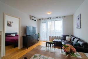 Flexible SelfCheckIns 93 - Zagreb - Garage - Balcony - Bedroom