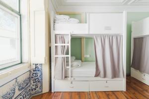 Bed in 6-Bed Female Dormitory Room with Bathroom  room in Hub New Lisbon Hostel