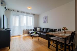 Flexible SelfCheckIns 93 - Zagreb - Garage - Balcony - Bedroom