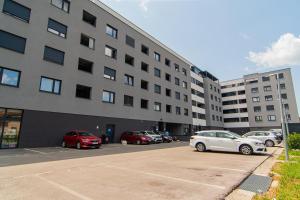 Flexible SelfCheckIns 93 - Zagreb - Garage - Balcony - Bedroom