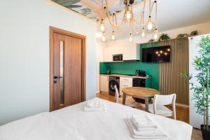 Urban Jungle Ultracentral Studio