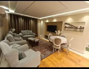 شقة فرش فاخر فندقى بالمهندسين للإقامة السعيدة - 开罗