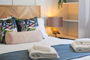 Adgestone Villa - A Luxurious Countryside Escape with Heated Pool, Near Sandown Beach, Dog Friendly in Rural Sandown - Perfect Getaway for Family & Friends