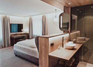 Österreichischer Hof-im Bademantel direkt in die Alpentherme