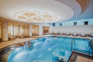 Österreichischer Hof-im Bademantel direkt in die Alpentherme