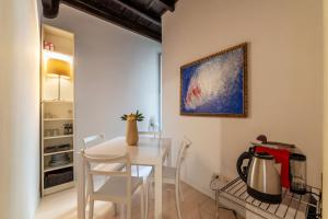 GuestHost - Fori Imperiali Pretty Apartment