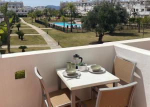 2 Bed Flat - Sleeps 4 - Pool - Parking - Wifi