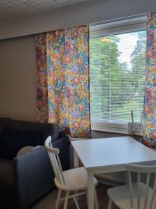 Kompakti yksiö numero 12 pienkerrostalossa