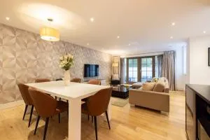 Modern, Spacious Home with Patio - London