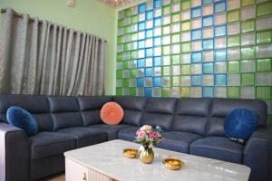 The HR STAY INN TIRUPATI - LUXURY HOMESTAY - NEAR ALIPIRI BUS STAND AND KAPILATEERTHAM - 24 HRS HOT WATER-150 MBPS SPEED FREE WIFI &OTT APPS